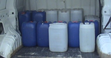 Sute de litri de alcool confiscate de Garda de Coastă - 1