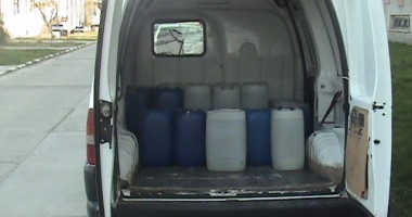 Sute de litri de alcool confiscate de Garda de Coastă - 2