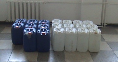 Sute de litri de alcool confiscate de Garda de Coastă - 3