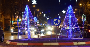 Galerie foto / Vin sărbătorile! Spectacol de lumini și culoare, pe străzile din Constanța - 7