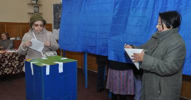 Stire din Politică-Administrație : Prezența la vot la nivel național": 35 %. Câți constănțeni s-au prezentat până acum la urne