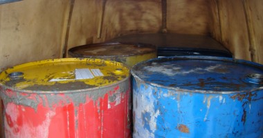 Prinși cu aproape 600 de litri de produs petrolier