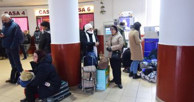 GALERIE FOTO. HAOS ÎN GARA CONSTANȚA! TRENURI ÎNTÂRZIATE, NERVI ÎNTINȘI LA MAXIM - 2