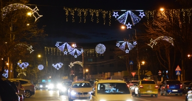 Galerie foto / Vin sărbătorile! Spectacol de lumini și culoare, pe străzile din Constanța - 8