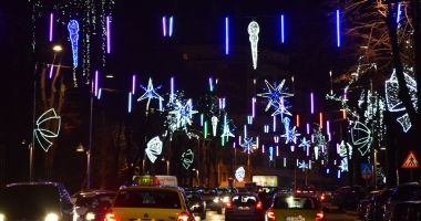 Galerie foto / Vin sărbătorile! Spectacol de lumini și culoare, pe străzile din Constanța - 16