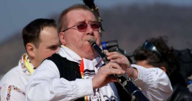 Stire din Eveniment : Taragotul lui Dumitru Farcaș, furat din fața Ateneului Român