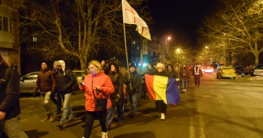 Galerie foto / Cel mai amplu protest din ultimii 26 de ani. Sediul PSD Constanța, baricadat de mascați. Număr record de manifestanți! - 19