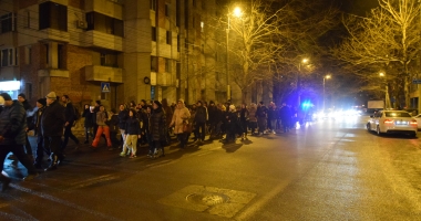 Galerie foto / Cel mai amplu protest din ultimii 26 de ani. Sediul PSD Constanța, baricadat de mascați. Număr record de manifestanți! - 18
