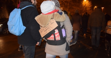 Galerie foto / Cel mai amplu protest din ultimii 26 de ani. Sediul PSD Constanța, baricadat de mascați. Număr record de manifestanți! - 17