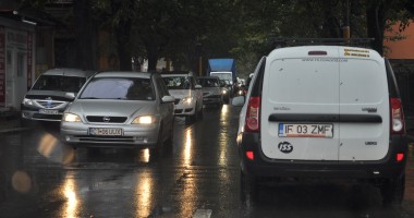 Vântul puternic îngreunează traficul rutier în Constanța FOTO - 3