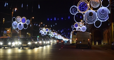 Galerie foto / Vin sărbătorile! Spectacol de lumini și culoare, pe străzile din Constanța - 14