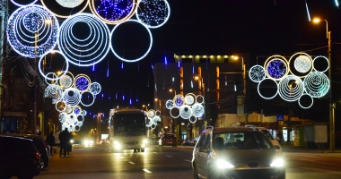 Galerie foto / Vin sărbătorile! Spectacol de lumini și culoare, pe străzile din Constanța - 11