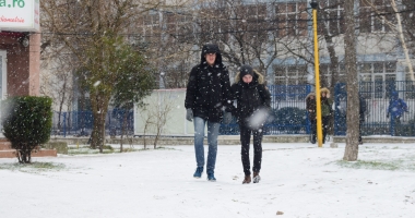Galerie foto / Iarnă la Constanța! Zăpada îngreunează traficul și s-a format polei - 2