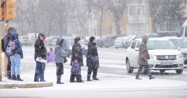 Galerie foto / Iarnă la Constanța! Zăpada îngreunează traficul și s-a format polei - 3