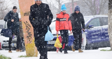 Galerie foto / Iarnă la Constanța! Zăpada îngreunează traficul și s-a format polei - 4