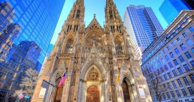 Stire din Eveniment : Bărbat arestat, după ce a intrat cu benzină și aprinzătoare, în catedrala St. Patrick