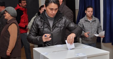 Stire din Politică-Administrație : Referendumul a picat, prezența la vot a fost de 43%