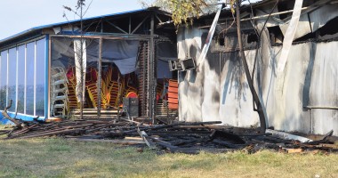 Imagini cu ce a mai rămas din clubul care a ars, sâmbătă, în Mamaia  GALERIE FOTO - 3