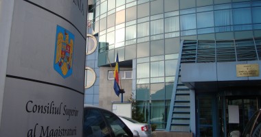 Stire din Social : Părinții cer demisia președintelui  Consiliului Superior al Magistraturii