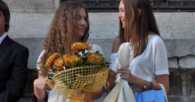 Stire din Cultură-Educație : Școala a început cu o paradă a modei