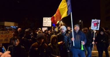 Galerie FOTO. VINEREA NEAGRĂ PENTRU CORUPȚII ROMÂNIEI / Constănțenii au protestat din nou, mai mulți ca niciodată - 6