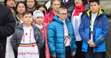 GALERIE FOTO. De ziua Micii Uniri, constănțenii au dat mână cu mână în Piața Ovidiu - 9