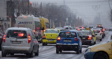 "Suntem 50 de oameni în stație, nu a venit niciun autobuz de jumătate de oră!" IARNA FACE RAVAGII ÎN TRAFICUL CONSTĂNȚEAN - 2