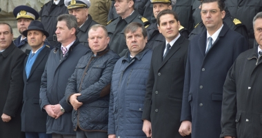 GALERIE FOTO. De ziua Micii Uniri, constănțenii au dat mână cu mână în Piața Ovidiu - 12