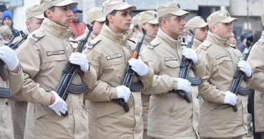 GALERIE FOTO. De ziua Micii Uniri, constănțenii au dat mână cu mână în Piața Ovidiu - 13