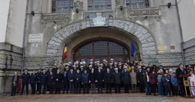 GALERIE FOTO. De ziua Micii Uniri, constănțenii au dat mână cu mână în Piața Ovidiu - 15