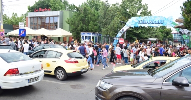 VIDEO. Aglomerație la Delfinariu! Sute de turiști stau la coadă - 2