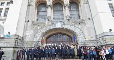 GALERIE FOTO. De ziua Micii Uniri, constănțenii au dat mână cu mână în Piața Ovidiu - 17