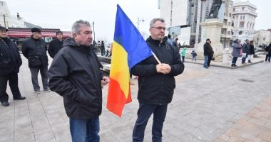 GALERIE FOTO. De ziua Micii Uniri, constănțenii au dat mână cu mână în Piața Ovidiu - 18