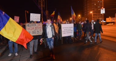 Galerie FOTO. VINEREA NEAGRĂ PENTRU CORUPȚII ROMÂNIEI / Constănțenii au protestat din nou, mai mulți ca niciodată - 8