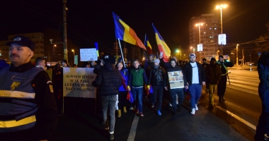 Galerie FOTO. VINEREA NEAGRĂ PENTRU CORUPȚII ROMÂNIEI / Constănțenii au protestat din nou, mai mulți ca niciodată - 9
