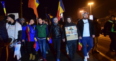 Galerie FOTO. VINEREA NEAGRĂ PENTRU CORUPȚII ROMÂNIEI / Constănțenii au protestat din nou, mai mulți ca niciodată - 10