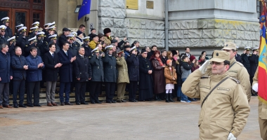 GALERIE FOTO. De ziua Micii Uniri, constănțenii au dat mână cu mână în Piața Ovidiu - 3