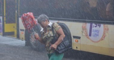 GALERIE FOTO / Copaci căzuți și zeci de străzi inundate, la Constanța - 4