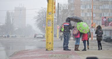 GALERIE FOTO / S-A ÎNTORS IARNA LA CONSTANȚA! NINGE ABUNDENT, IAR VREMEA NU DĂ SEMNE DE ÎMBUNĂTĂȚIRE - 3