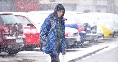 Stire din Social : GALERIE FOTO / S-A ÎNTORS IARNA LA CONSTANȚA! NINGE ABUNDENT, IAR VREMEA NU DĂ SEMNE DE ÎMBUNĂTĂȚIRE