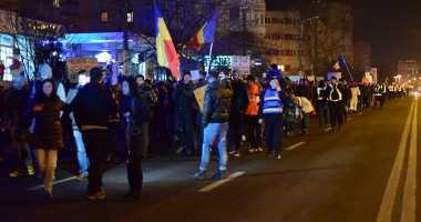 Galerie FOTO. VINEREA NEAGRĂ PENTRU CORUPȚII ROMÂNIEI / Constănțenii au protestat din nou, mai mulți ca niciodată - 12