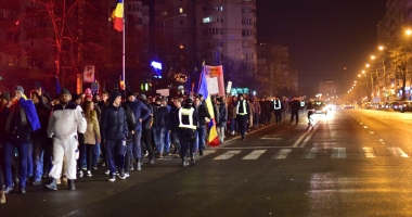 Galerie FOTO. VINEREA NEAGRĂ PENTRU CORUPȚII ROMÂNIEI / Constănțenii au protestat din nou, mai mulți ca niciodată - 13