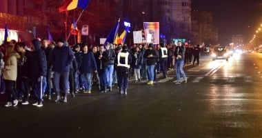 Galerie FOTO. VINEREA NEAGRĂ PENTRU CORUPȚII ROMÂNIEI / Constănțenii au protestat din nou, mai mulți ca niciodată - 14