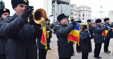 GALERIE FOTO. De ziua Micii Uniri, constănțenii au dat mână cu mână în Piața Ovidiu - 2