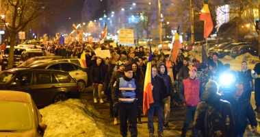 Galerie FOTO. VINEREA NEAGRĂ PENTRU CORUPȚII ROMÂNIEI / Constănțenii au protestat din nou, mai mulți ca niciodată - 15