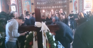 IMAGINI CUTREMURĂTOARE - Fetele moarte în incendiul de la Beirut, conduse pe ultimul drum - 12