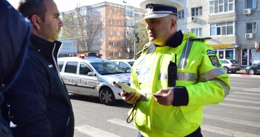 Galerie foto. ACCIDENT LA CONSTANȚA. Femeie lovită pe trecerea de pietoni, pe bulevardul Lăpușneanu - 10