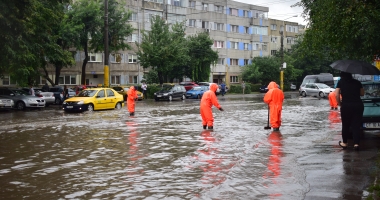 GALERIE FOTO / Copaci căzuți și zeci de străzi inundate, la Constanța - 8