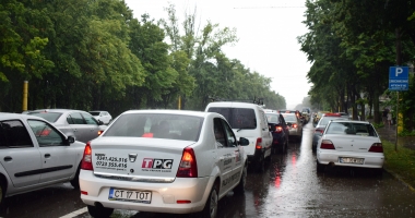 GALERIE FOTO / Copaci căzuți și zeci de străzi inundate, la Constanța - 9