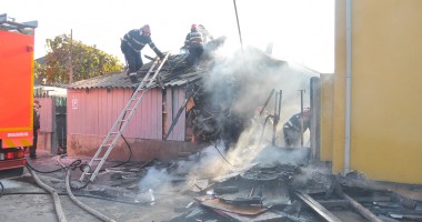 Doi copii, suspectați că ar fi dat foc casei de pe strada Nicolae Filimon (GALERIE FOTO) - 3